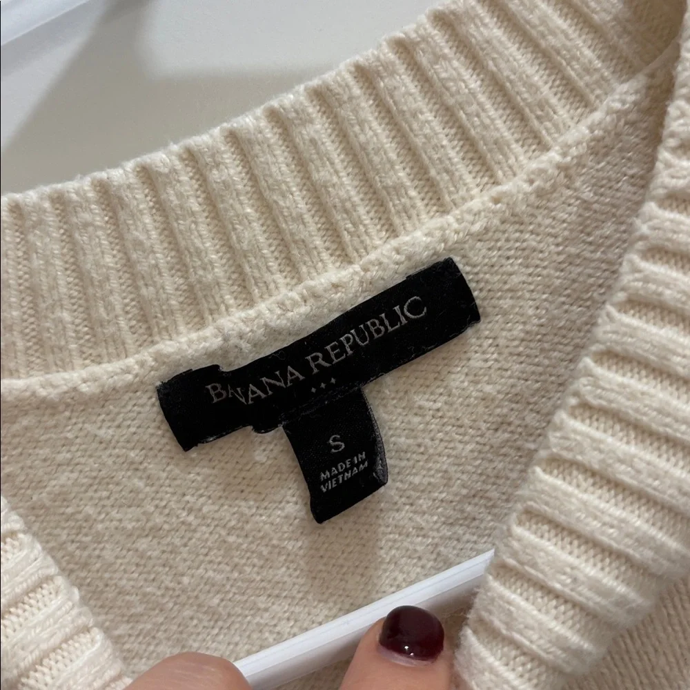 ✨Banana Republic Sweater✨ - Picture 2 of 4